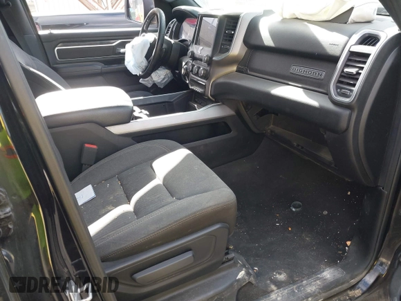 2019 Ram 1500 Big Horn z VIN 1C6SRFFTXKN524482, wystawiony jako IAAI lot #42012837 z przebiegiem 117 176 mil mil oraz . Historia ofert i sprzedaży dostępna na DreamBid. Obrazek 5.
