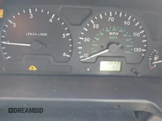 2000 Land Rover Discovery Cloth z VIN SALTY1247YA249969, wystawiony jako IAAI lot #41035905 z przebiegiem 188 643 mil mil oraz . Historia ofert i sprzedaży dostępna na DreamBid. Obrazek 7.