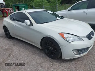 2010 Hyundai Genesis Coupe z VIN KMHHU6KH2AU038218, wystawiony jako IAAI lot #42437658 z przebiegiem 172 440 mil mil oraz . Historia ofert i sprzedaży dostępna na DreamBid. Obrazek 1.