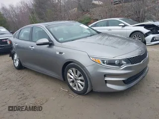 2017 Kia Optima EX z VIN 5XXGU4L38HG176935, wystawiony jako IAAI lot #42008937 z przebiegiem 100 644 mil mil oraz . Historia ofert i sprzedaży dostępna na DreamBid. Obrazek 1.