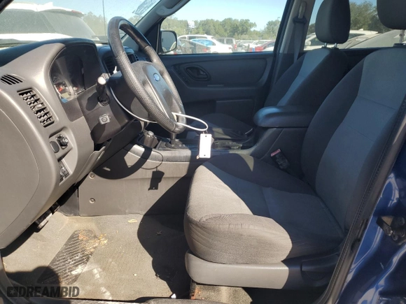 2007 Ford Escape XLS with VIN 1FMYU92Z87KA89317, listed as a Copart auction lot 82531204 with 110,686 mi miles and Salvage Title. Bid and sale history available at carsss.com. Image 7.