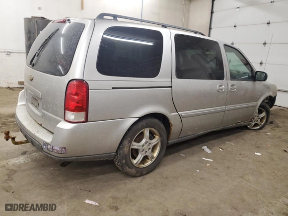 2006 Chevrolet Uplander LT w/1LT with VIN 1GNDV33L26D201868, listed as a Copart auction lot 86002994 with 235,113 mi miles and Salvage Title. Bid and sale history available at carsss.com. Image 3.