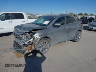 2023 Buick Encore GX Select z VIN KL4MMDSL6PB004194, wystawiony jako IAAI lot #41828298 z przebiegiem 44 515 mil mil oraz . Historia ofert i sprzedaży dostępna na DreamBid. Obrazek 16.