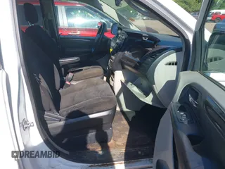2017 Dodge Grand Caravan SE z VIN 2C4RDGBG0HR624803, wystawiony jako IAAI lot #42323391 z przebiegiem 291 747 mil mil oraz . Historia ofert i sprzedaży dostępna na DreamBid. Obrazek 5.
