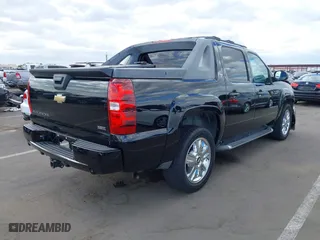 2011 Chevrolet Avalanche LT with VIN 3GNMCFE03BG351852, listed as a IAAI auction lot 42083263 with 92,292 mi miles. Bid and sale history available at carsss.com. Image 4.