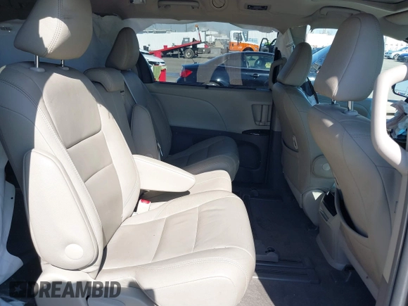 2017 Toyota Sienna XLE Auto Access Seat with VIN 5TDYZ3DC9HS849096, listed as a IAAI auction lot 41647066 with 92,197 mi miles. Bid and sale history available at carsss.com. Image 8.