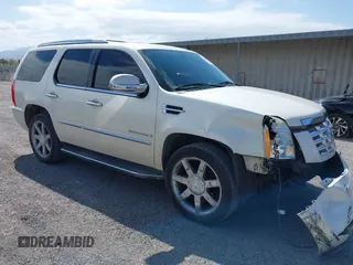 2008 Cadillac Escalade with VIN 1GYFK63898R257796, listed as a IAAI auction lot 42054046 with 241,820 mi miles. Bid and sale history available at carsss.com. Image 1.