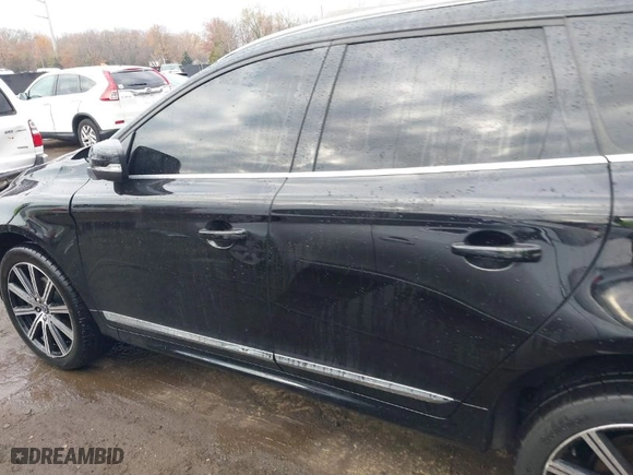 2016 Volvo XC60 T6 Drive-E with VIN YV449MRK4G2917795, listed as a IAAI auction lot 40893612 with 1 mi miles. Bid and sale history available at carsss.com. Image 15.