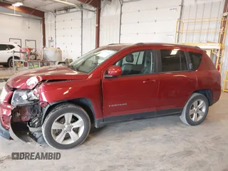2016 Jeep Compass Latitude z VIN 1C4NJDEB5GD573256, wystawiony jako IAAI lot #42372586 z przebiegiem 47 920 mil mil oraz . Historia ofert i sprzedaży dostępna na DreamBid. Obrazek 14.