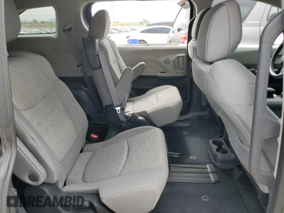 2024 Toyota Sienna LE z VIN 5TDBRKEC7RS187146, wystawiony jako Copart lot #56322655 z przebiegiem 21 611 mil mil oraz Szkoda całkowita • Salvage title. Historia ofert i sprzedaży dostępna na DreamBid. Obrazek 11.