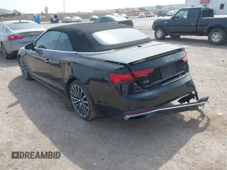 2020 Audi A5 Cabriolet Premium z VIN WAUWNGF50LN000334, wystawiony jako IAAI lot #41919556 z przebiegiem 56 494 mil mil oraz . Historia ofert i sprzedaży dostępna na DreamBid. Obrazek 3.