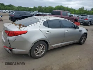 2013 Kia Optima LX z VIN 5XXGM4A7XDG171218, wystawiony jako Copart lot #56296335 z przebiegiem Nie podano mil oraz Czysty tytuł • Clean title. Historia ofert i sprzedaży dostępna na DreamBid. Obrazek 3.