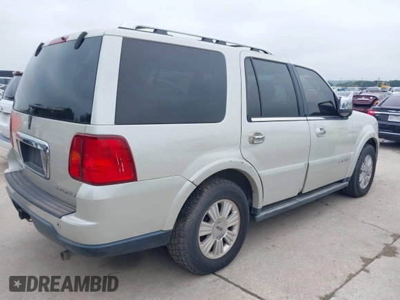 2006 Lincoln Navigator Luxury z VIN 5LMFU27536LJ11833, wystawiony jako IAAI lot #42377770 z przebiegiem 171 885 mil mil oraz . Historia ofert i sprzedaży dostępna na DreamBid. Obrazek 4.
