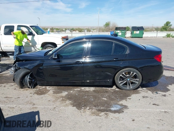 2018 BMW 3 Series 340i z VIN WBA8B3G54JNV00888, wystawiony jako IAAI lot #42062044 z przebiegiem 64 412 mil mil oraz . Historia ofert i sprzedaży dostępna na DreamBid. Obrazek 14.