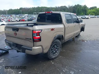 2024 Nissan Frontier Pro-4X z VIN 1N6ED1EK0RN644461, wystawiony jako IAAI lot #42618837 z przebiegiem 18 179 mil mil oraz . Historia ofert i sprzedaży dostępna na DreamBid. Obrazek 4.