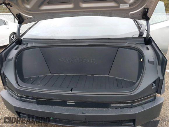 2024 Tesla Cybertruck z VIN 7G2CEHED6RA042416, wystawiony jako IAAI lot #41324245 z przebiegiem 332 mil mil oraz . Historia ofert i sprzedaży dostępna na DreamBid. Obrazek 10.