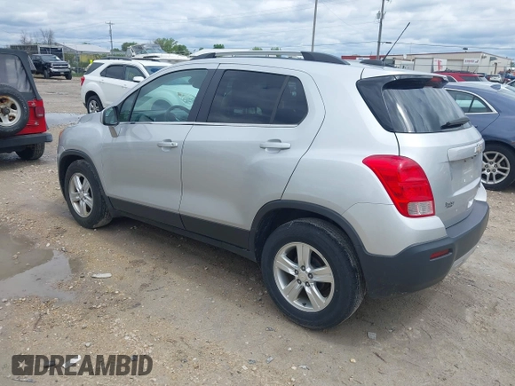 2016 Chevrolet Trax LT z VIN 3GNCJLSB2GL186316, wystawiony jako IAAI lot #42314928 z przebiegiem 133 507 mil mil oraz . Historia ofert i sprzedaży dostępna na DreamBid. Obrazek 3.