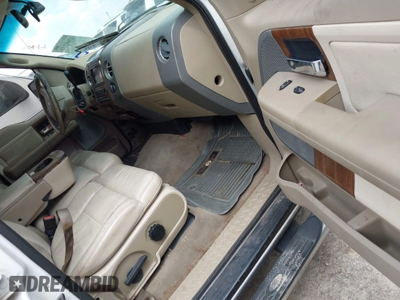 2004 Ford F-150 XLT z VIN 1FTPW12544KC63307, wystawiony jako IAAI lot #42602132 z przebiegiem 176 050 mil mil oraz . Historia ofert i sprzedaży dostępna na DreamBid. Obrazek 5.