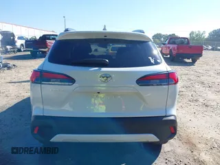 2023 Toyota Corolla Cross XLE с VIN 7MUDAAAG7PV037902, выставлен на аукционе IAAI как лот 42184134 с пробегом 17 643 миль миль и . История ставок и продаж доступна на DreamBid. Изображение 17.