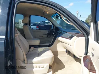 2008 Cadillac Escalade z VIN 1GYFK63838R117291, wystawiony jako IAAI lot #42141050 z przebiegiem 192 985 mil mil oraz . Historia ofert i sprzedaży dostępna na DreamBid. Obrazek 5.