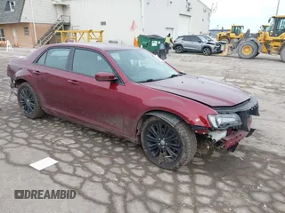 2019 Chrysler 300 S z VIN 2C3CCAGG4KH632144, wystawiony jako IAAI lot #41459763 z przebiegiem 97 846 mil mil oraz . Historia ofert i sprzedaży dostępna na DreamBid. Obrazek 1.