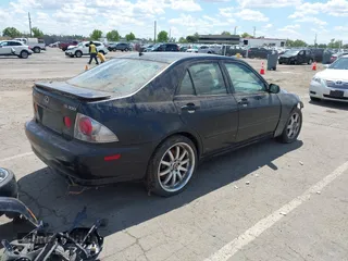 2001 Lexus IS 300/350 z VIN JTHBD182010003232, wystawiony jako IAAI lot #42269043 z przebiegiem 116 450 mil mil oraz . Historia ofert i sprzedaży dostępna na DreamBid. Obrazek 4.