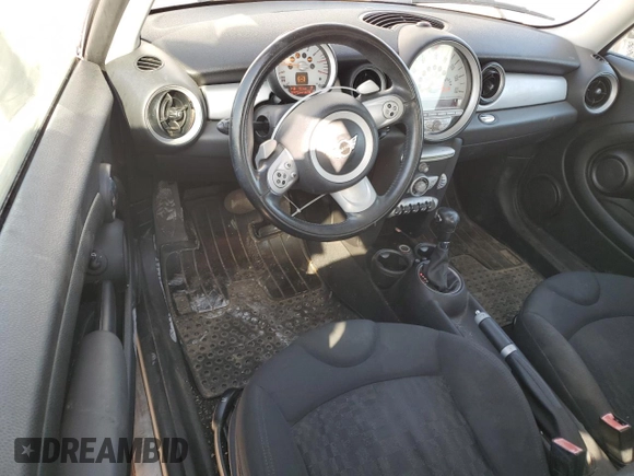 2007 MINI Hardtop z VIN WMWMF33557TL77261, wystawiony jako Copart lot #52651125 z przebiegiem 129 752 mil mil oraz Szkoda całkowita • Salvage title. Historia ofert i sprzedaży dostępna na DreamBid. Obrazek 8.