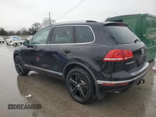 2017 Volkswagen Touareg Wolfsburg Edition z VIN WVGRF7BPXHD006302, wystawiony jako Copart lot #44783475 z przebiegiem 138 244 mil mil oraz Czysty tytuł • Clean title. Historia ofert i sprzedaży dostępna na DreamBid. Obrazek 2.