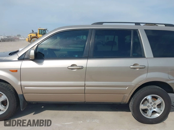2006 Honda Pilot EX-L with VIN 5FNYF18586B028291, listed as a IAAI auction lot 42040904 with 217,038 mi miles and . Bid and sale history available at carsss.com. Image 15.