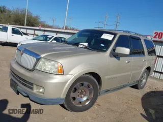 2005 Lincoln Navigator Luxury with VIN 5LMFU28555LJ01074, listed as a IAAI auction lot 41755441 with 187,527 mi miles. Bid and sale history available at carsss.com. Image 2.
