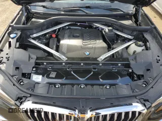 2021 BMW X5 xDrive40i z VIN 5UXCR6C03M9E85738, wystawiony jako Copart lot #47346135 z przebiegiem 28 117 mil mil oraz Szkoda całkowita • Salvage title. Historia ofert i sprzedaży dostępna na DreamBid. Obrazek 12.