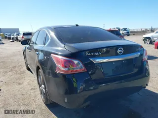 2013 Nissan Altima 3.5 SL with VIN 1N4BL3AP0DN465874, listed as a IAAI auction lot 41198257 with 183,265 mi miles. Bid and sale history available at carsss.com. Image 3.