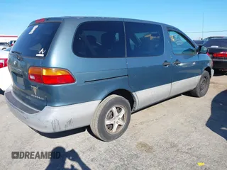 2000 Toyota Sienna CE with VIN 4T3ZF19CXYU261572, listed as a IAAI auction lot 41867445 with 204,765 mi miles. Bid and sale history available at carsss.com. Image 4.