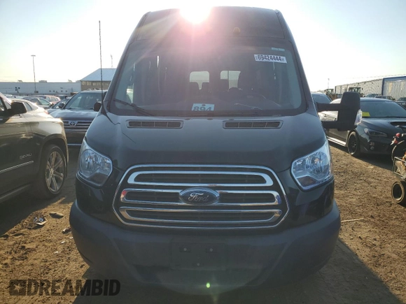 2018 Ford Transit Passenger XL with VIN 1FBVU4XG3JKA28907, listed as a Copart auction lot 69424444 with 61,411 mi miles and Salvage Title. Bid and sale history available at DreamBid. Image 5.