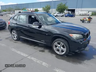 2014 BMW X1 sDrive28i z VIN WBAVM1C53EVW51380, wystawiony jako IAAI lot #42256523 z przebiegiem 75 981 mil mil oraz . Historia ofert i sprzedaży dostępna na DreamBid. Obrazek 1.