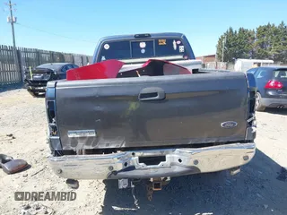 2004 Ford F-350 XL z VIN 1FTSW31P24EB06401, wystawiony jako IAAI lot #41834298 z przebiegiem 234 410 mil mil oraz . Historia ofert i sprzedaży dostępna na DreamBid. Obrazek 17.