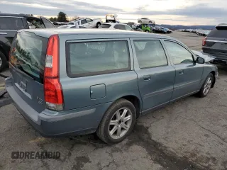 2004 Volvo V70 with VIN YV1SW59V842399389, listed as a Copart auction lot 85686774 with 135,634 mi miles and Salvage Title. Bid and sale history available at carsss.com. Image 3.