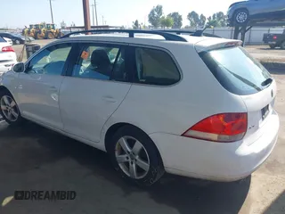 2009 Volkswagen Jetta z VIN 3VWTZ71K39M286381, wystawiony jako IAAI lot #42126439 z przebiegiem 138 297 mil mil oraz . Historia ofert i sprzedaży dostępna na DreamBid. Obrazek 3.