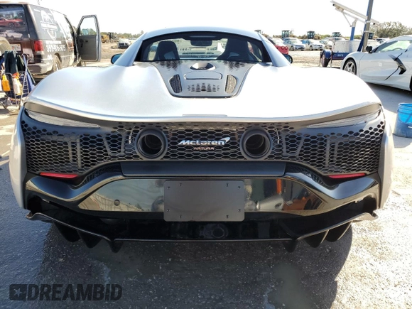2023 McLaren Artura z VIN SBM16AEA4PW001953, wystawiony jako Copart lot #80270564 z przebiegiem 5956 mil mil oraz Nie do naprawy. Historia ofert i sprzedaży dostępna na DreamBid. Obrazek 6.