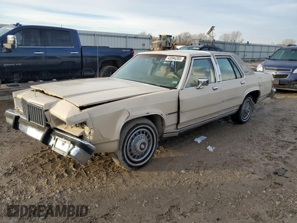 1987 Mercury Grand Marquis GS z VIN 2MEBM74F9HX714211, wystawiony jako Copart lot #43594205 z przebiegiem 26 933 mil mil oraz Szkody całkowita. Historia ofert i sprzedaży dostępna na DreamBid. Obrazek 1.