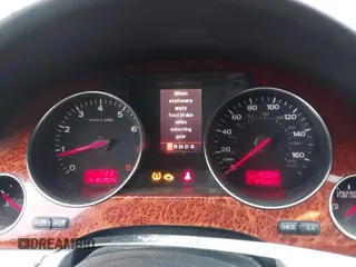2006 Audi A8 z VIN WAUMR44E86N015925, wystawiony jako IAAI lot #42003490 z przebiegiem 175 003 mil mil oraz . Historia ofert i sprzedaży dostępna na DreamBid. Obrazek 7.