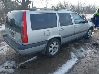 2000 Volvo V70 with VIN YV1LZ56D7Y2712994, listed as a IAAI auction lot 41642717 with 261,138 mi miles. Bid and sale history available at carsss.com. Image 4.
