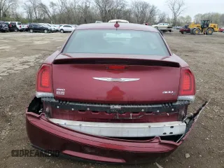 2018 Chrysler 300 S z VIN 2C3CCAGG9JH165768, wystawiony jako Copart lot #53819645 z przebiegiem 43 403 mil mil oraz Szkoda całkowita • Salvage title. Historia ofert i sprzedaży dostępna na DreamBid. Obrazek 6.