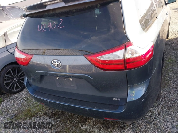 2016 Toyota Sienna XLE with VIN 5TDYK3DC8GS720852, listed as a IAAI auction lot 41341268 with 119,927 mi miles. Bid and sale history available at carsss.com. Image 17.