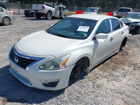 2014 Nissan Altima 2.5 SV with VIN 1N4AL3AP8EC319909, listed as a IAAI auction lot 41770307 with 187,327 mi miles. Bid and sale history available at carsss.com. Image 2.