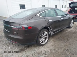2013 Tesla Model S с VIN 5YJSA1CG0DFP14013, выставлен на аукционе IAAI как лот 42352134 с пробегом 99 996 миль миль и . История ставок и продаж доступна на DreamBid. Изображение 4.