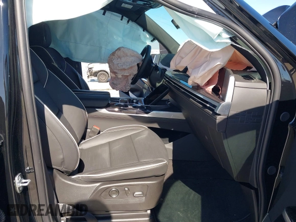 2025 Cadillac Escalade z VIN 1GYS8ERL0SR151490, wystawiony jako IAAI lot #41378504 z przebiegiem Nie podano mil oraz . Historia ofert i sprzedaży dostępna na DreamBid. Obrazek 5.