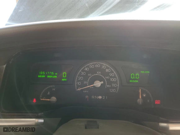 2005 Lincoln Town Car Signature Limited with VIN 1LNHM82W25Y671990, listed as a Copart auction lot 45221615 with 105,177 mi miles and Salvage Title. Bid and sale history available at carsss.com. Image 9.