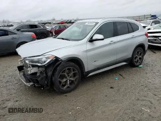 2017 BMW X1 sDrive28i with VIN WBXHU7C33H5H34013, listed as a Copart auction lot 38409444 with 87,558 mi miles and Salvage Title. Bid and sale history available at carsss.com. Image 1.