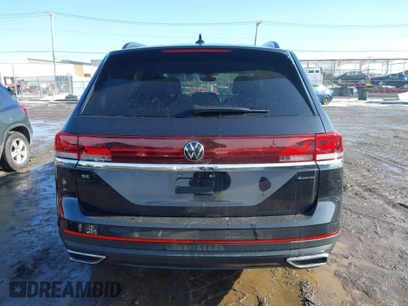 2024 Volkswagen Atlas SE z VIN 1V2LR2CA5RC576809, wystawiony jako IAAI lot #41652203 z przebiegiem 11 300 mil mil oraz . Historia ofert i sprzedaży dostępna na DreamBid. Obrazek 16.